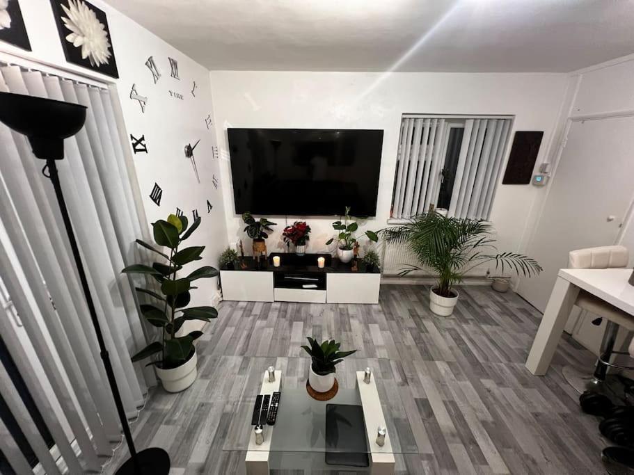 1-Bed Flat With Fast Wi-Fi In Prime Location 15Mins From Central Londres Exterior foto