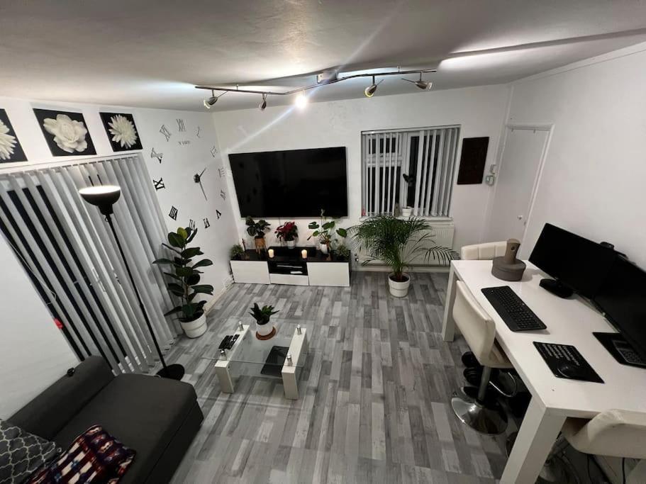 1-Bed Flat With Fast Wi-Fi In Prime Location 15Mins From Central Londres Exterior foto